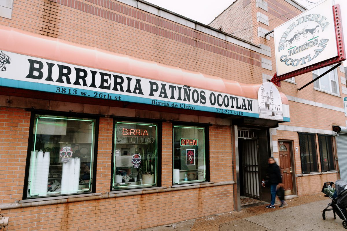 A restaurant storefront with an awning that reads “Birrieria Patinos Ocotlan.”